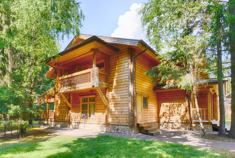 Morzine's luxury chalet boom: why dual-season demand is driving record investments in 2025